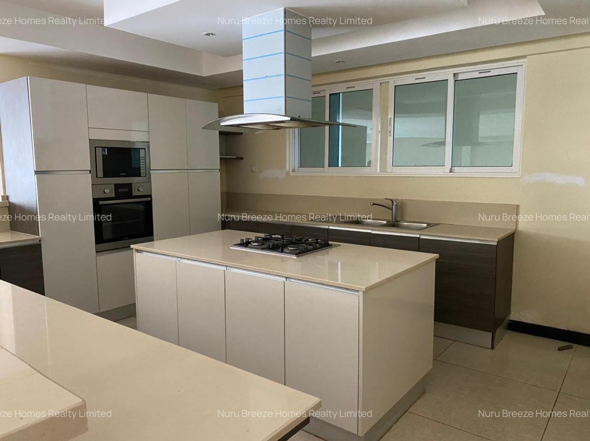 3 Bed Apartment with En Suite in Riverside - 3