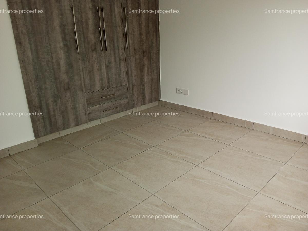 4 Bed Townhouse with Garden at Links Road - 8