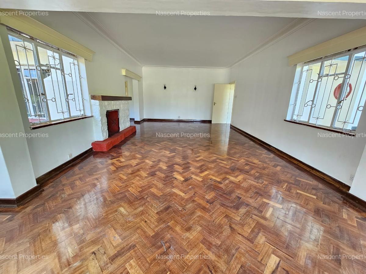 6 Bed House with En Suite in Rosslyn - 10