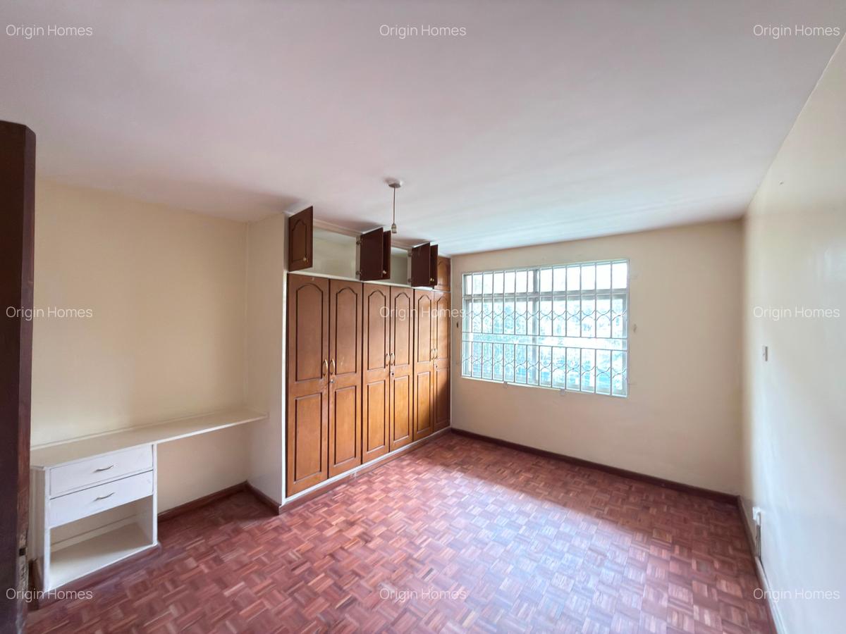 4 Bed Townhouse with En Suite at Lavington - 7