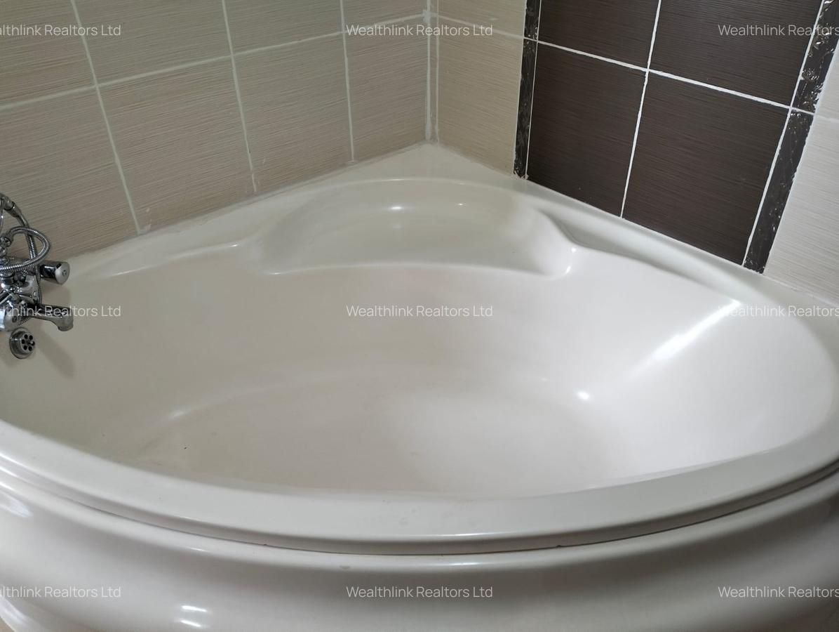 5 Bed Townhouse with En Suite at Rosslyn Redhill - 16