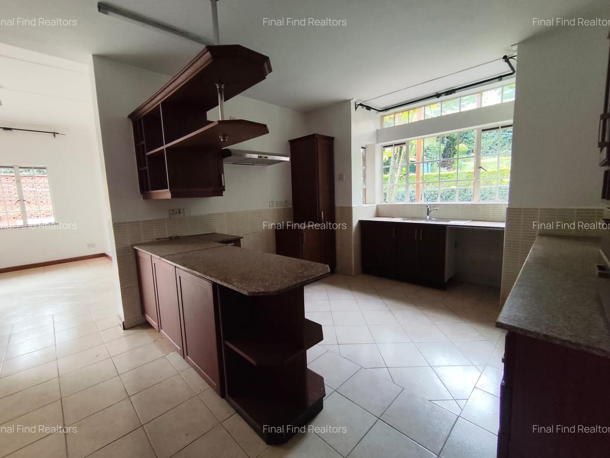 5 Bed Townhouse with Swimming Pool in Rosslyn - 18