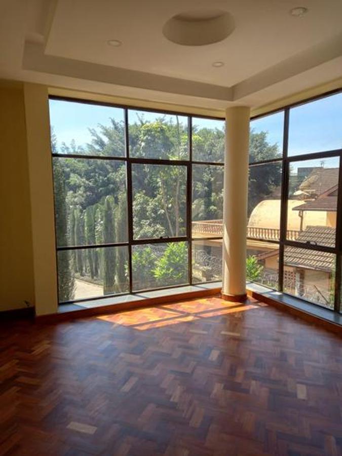 5 Bed Townhouse with En Suite in Lavington - 11