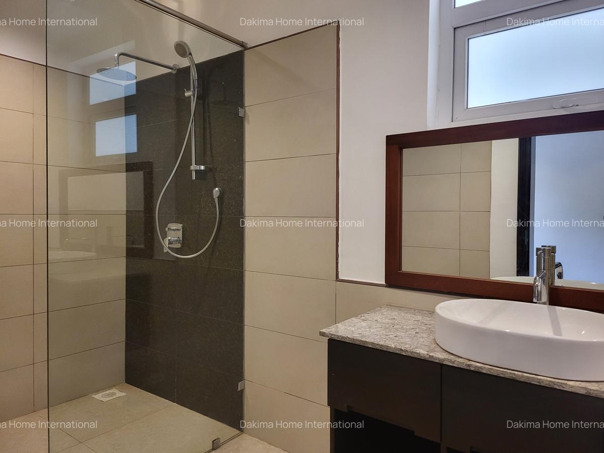 5 Bed House with En Suite in Runda - 5