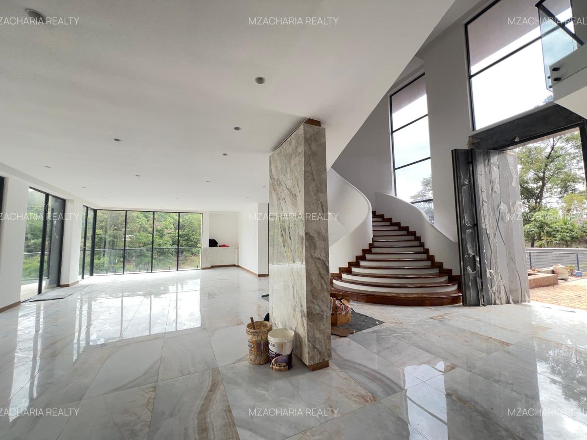 5 Bed Villa with En Suite in Nyari - 16