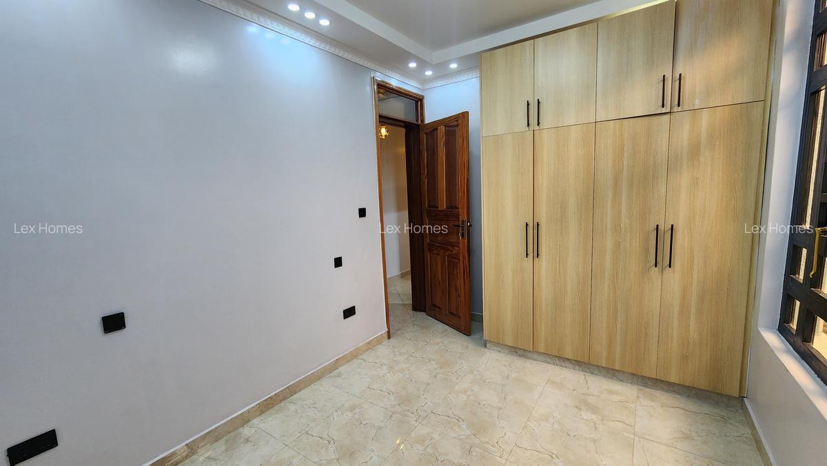 4 Bed House with En Suite at - 8