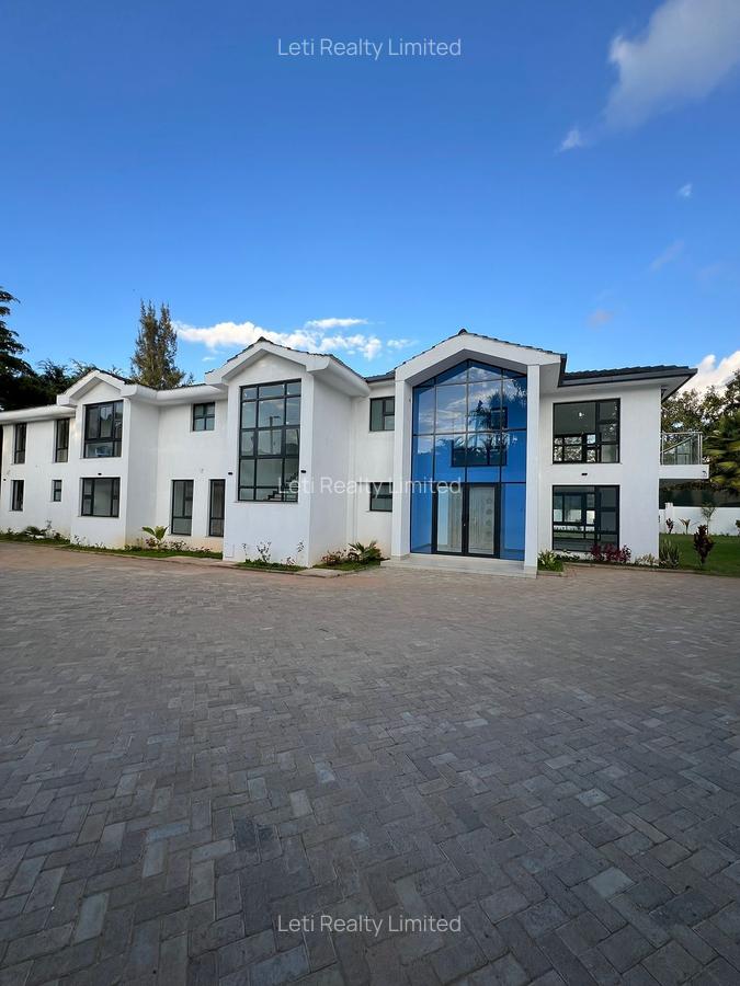 6 Bed House with En Suite in Runda - 2