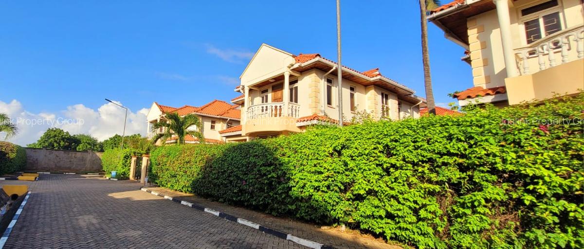 4 Bed Townhouse with En Suite in Nyali Area - 5