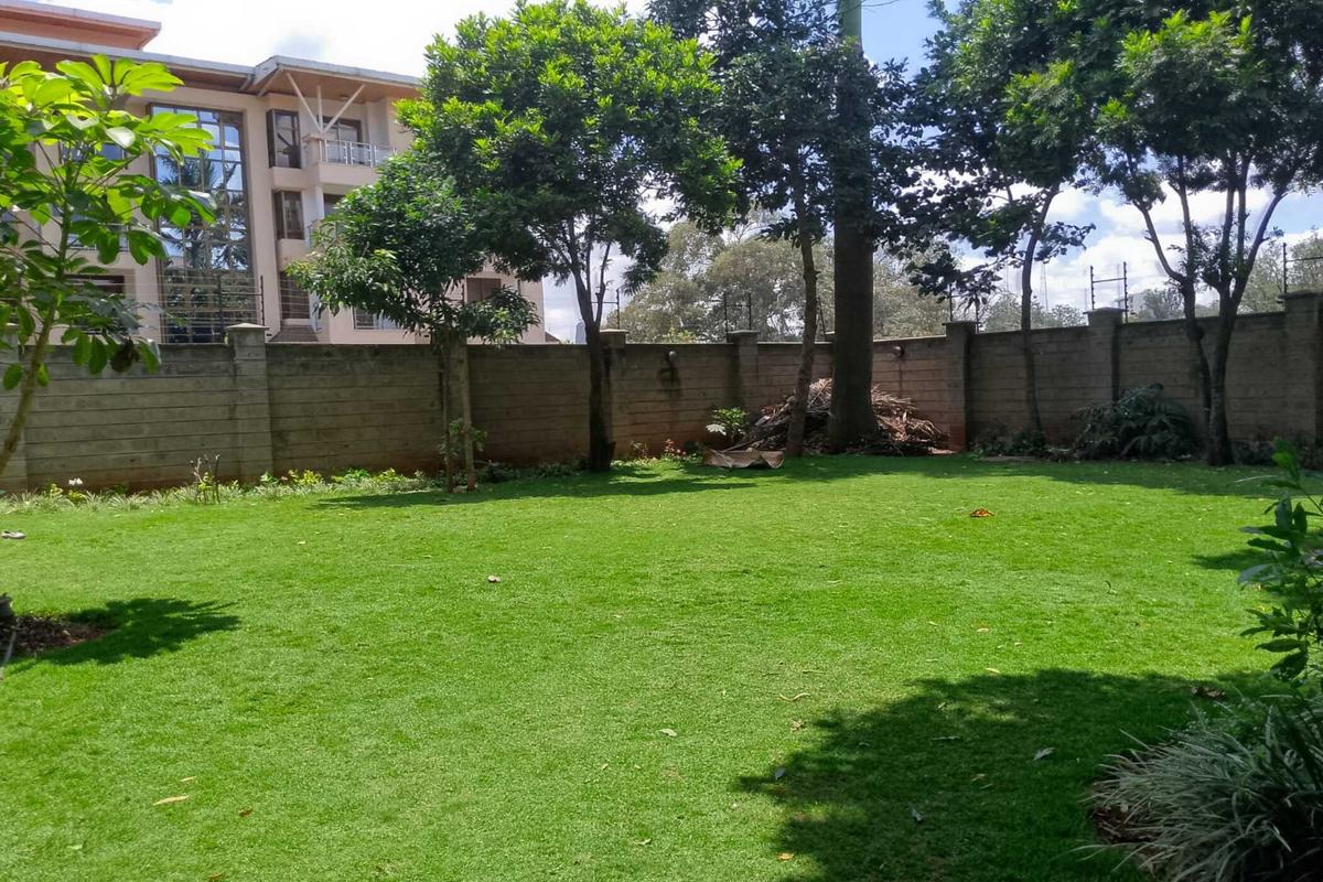 3 Bed Apartment with En Suite at Dennis Pritt Road - 18