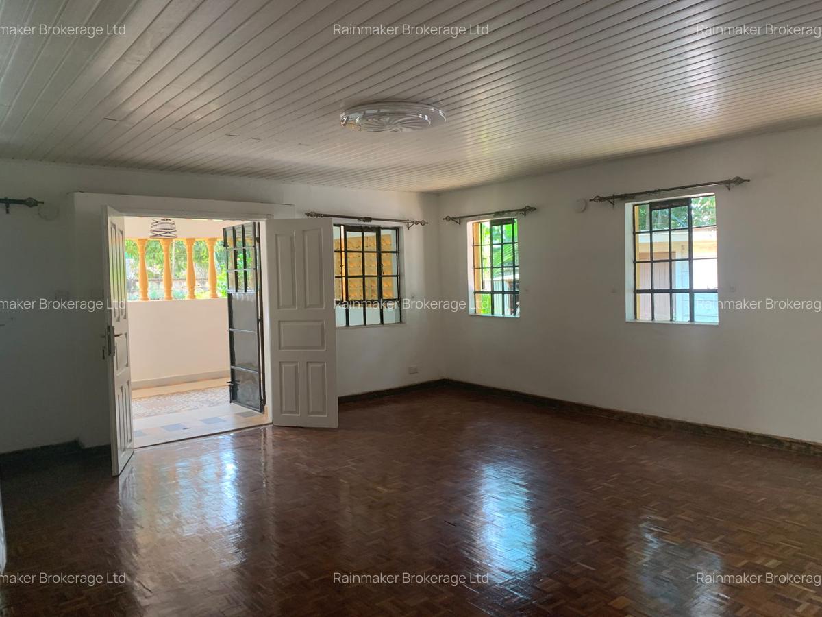 5 Bed House with En Suite in Nyari - 9