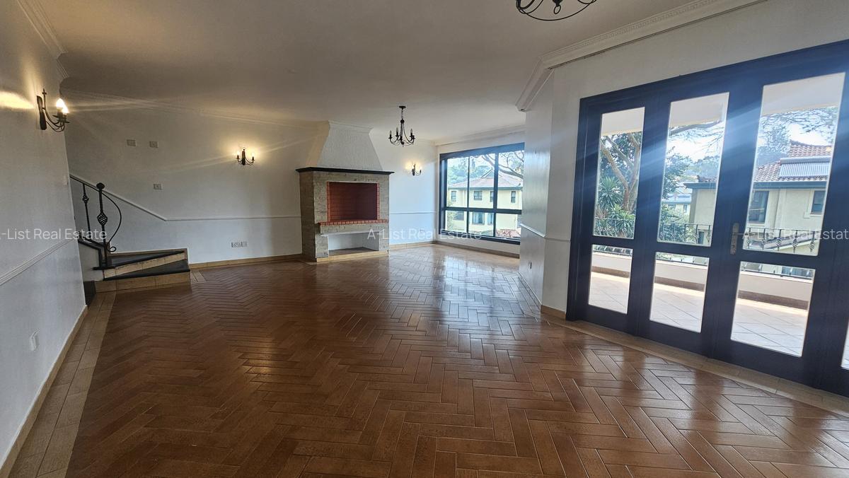 4 Bed Villa with En Suite at Kyuna Close - 8