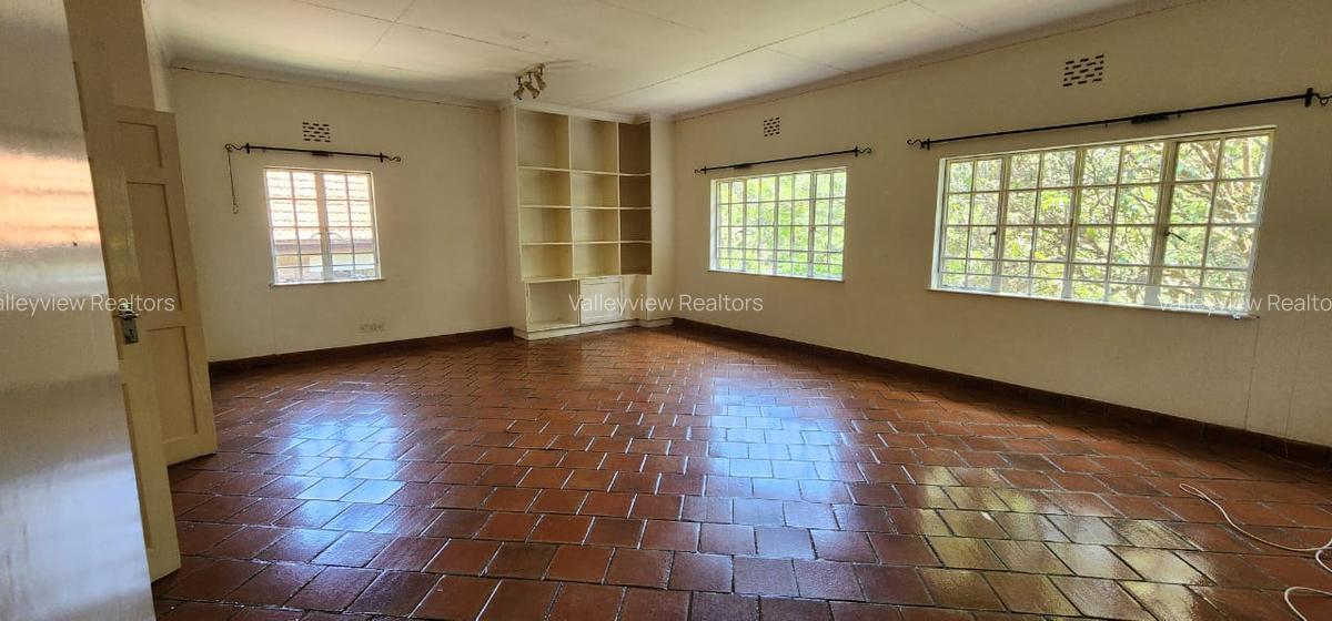 4 Bed House with En Suite at Lavington - 10