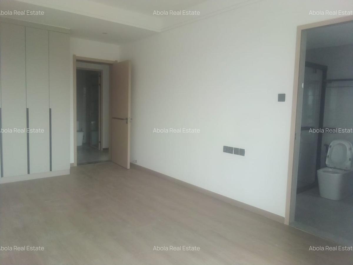 2 Bed Apartment with En Suite at Riverside Drive - 4