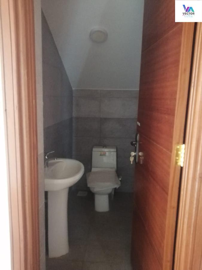 5 Bed Townhouse with En Suite in Syokimau - 9