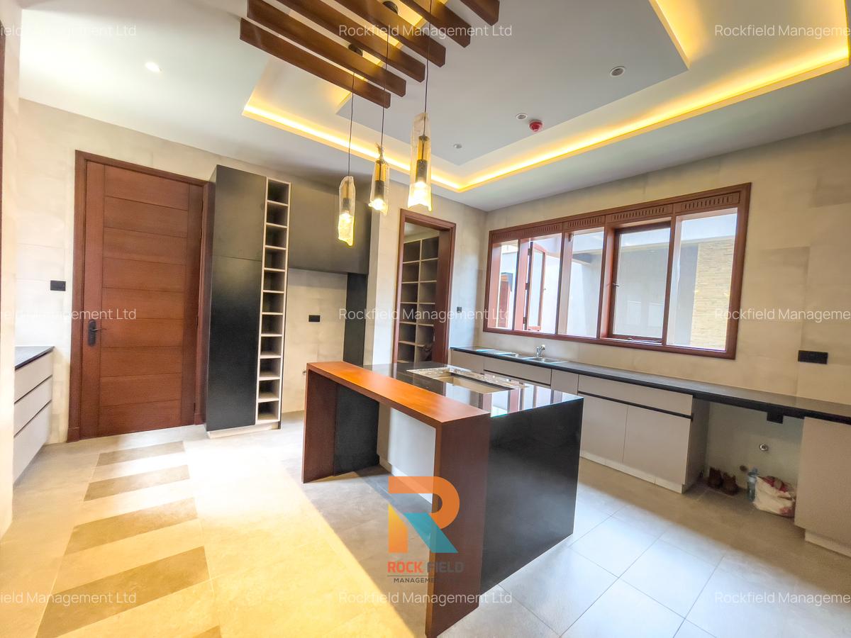 4 Bed House with En Suite in Runda - 3