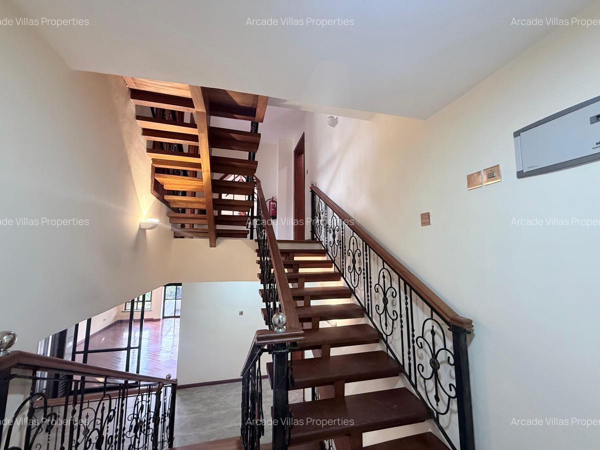 5 Bed Townhouse with En Suite in Lavington - 6