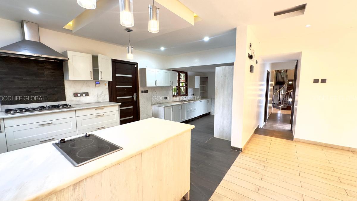 7 Bed House with En Suite at Kyuna - 8