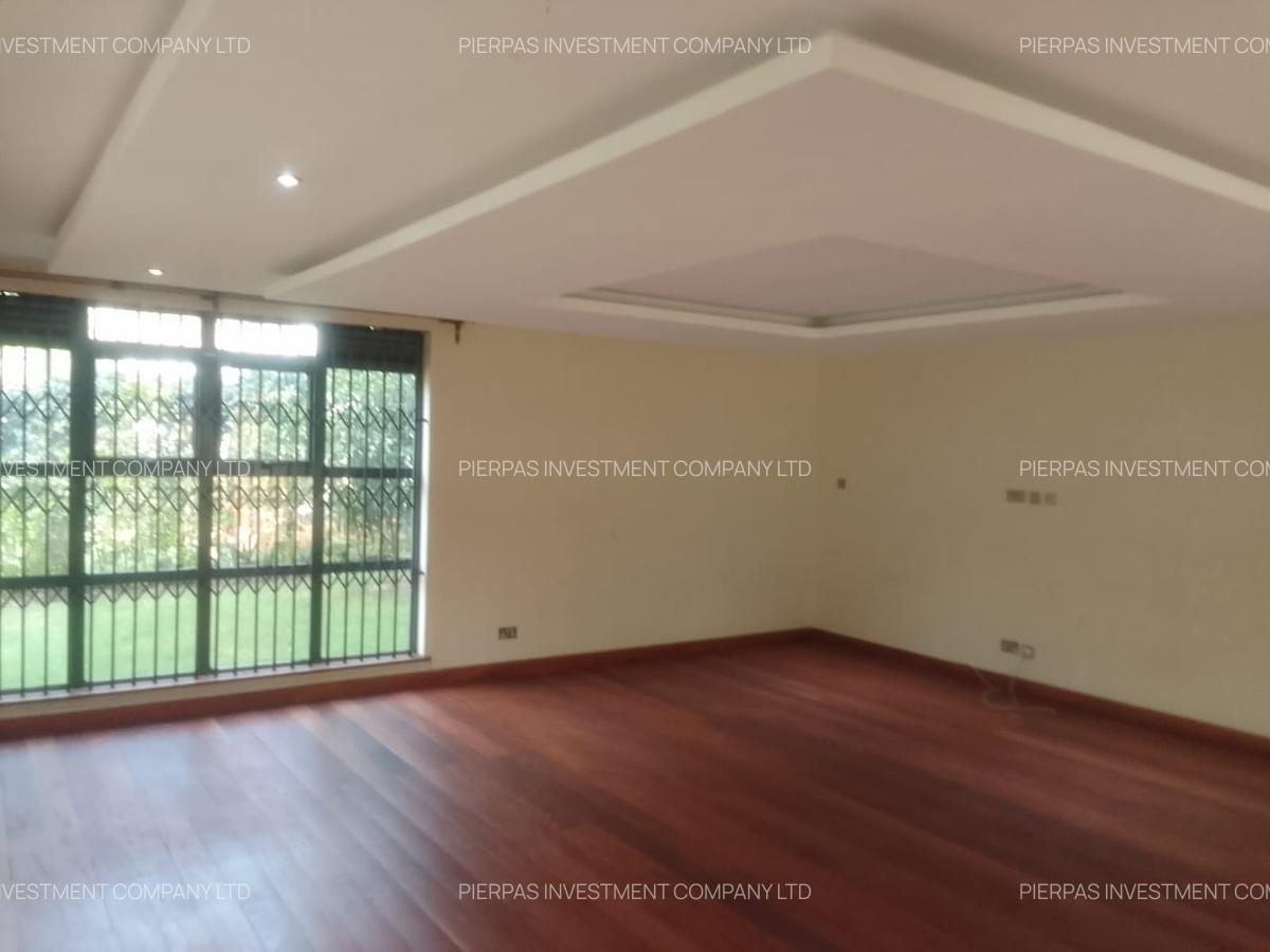 5 Bed Townhouse with En Suite in Westlands Area - 11