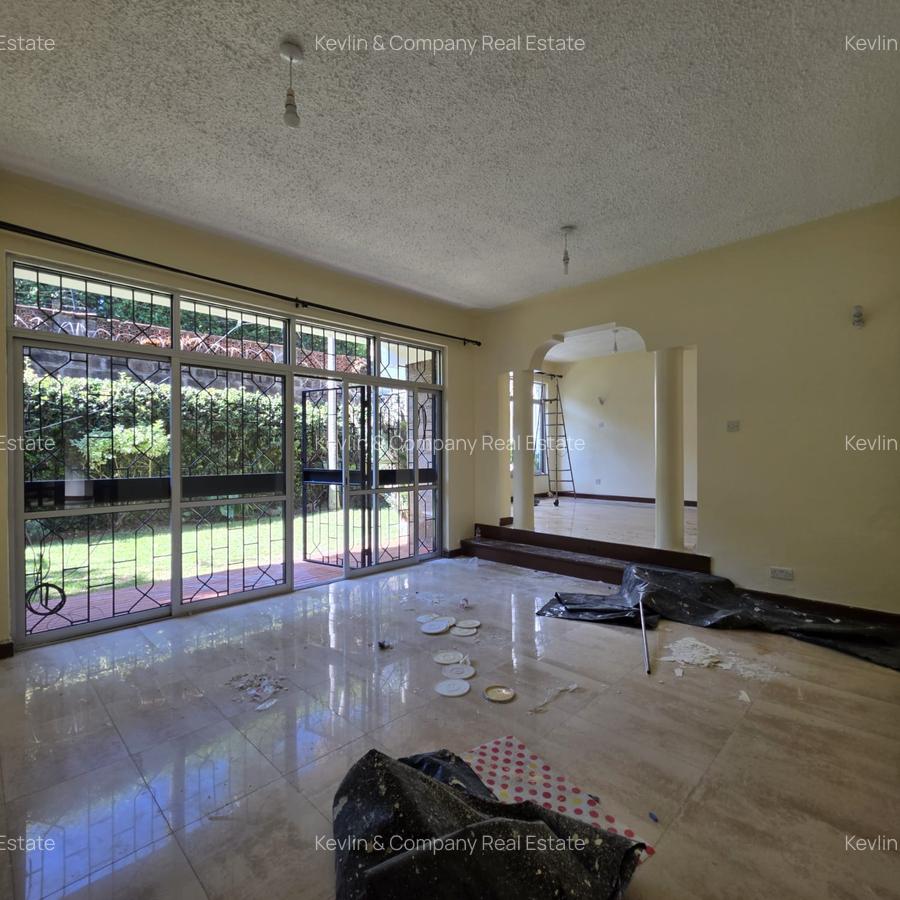 5 Bed House with En Suite at Riverside Drive - 4