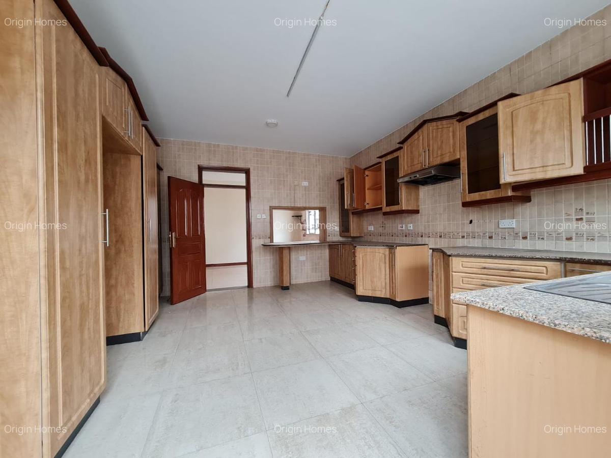 4 Bed Townhouse with En Suite at Westlands - 6