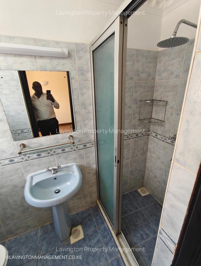 5 Bed Townhouse with En Suite at Lavington Green - 12