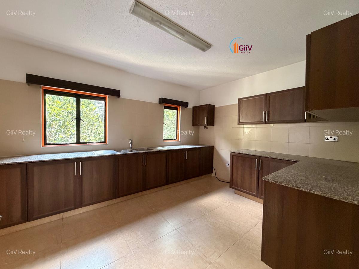 4 Bed Apartment with En Suite in Riverside - 12