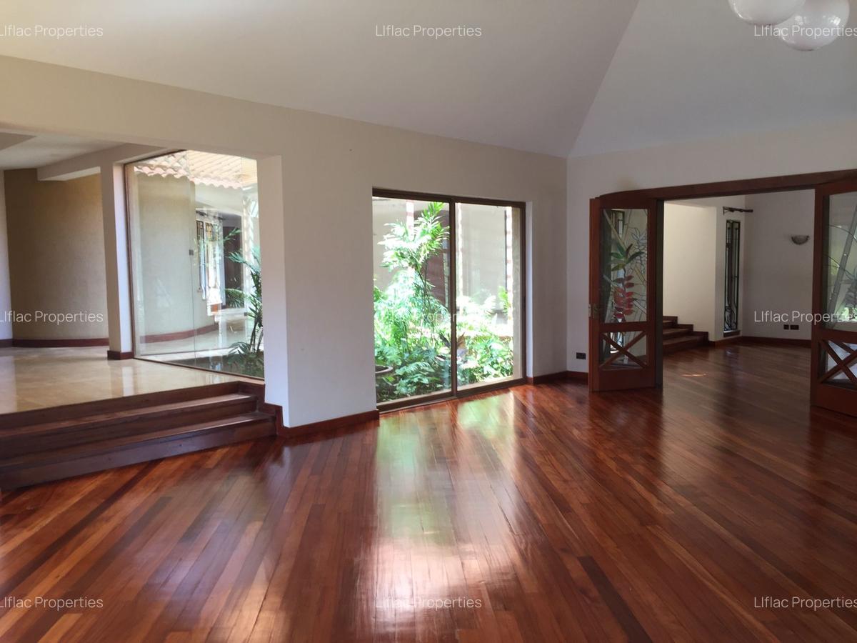 5 Bed House with En Suite in Runda - 8