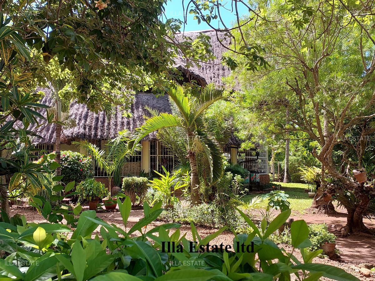 3 Bed Villa with En Suite at Diani Beach Road - 1