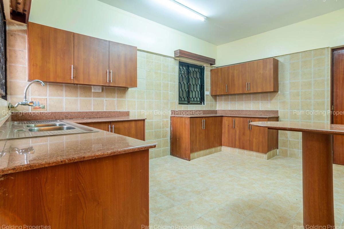 3 Bed Apartment with En Suite at East Church Road - 8