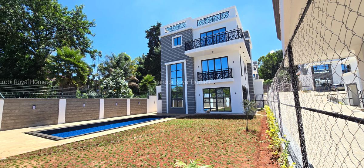 6 Bed Townhouse with En Suite at Lavington Green - 1