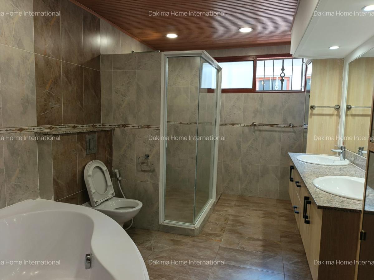 5 Bed Townhouse with En Suite in Spring Valley - 7