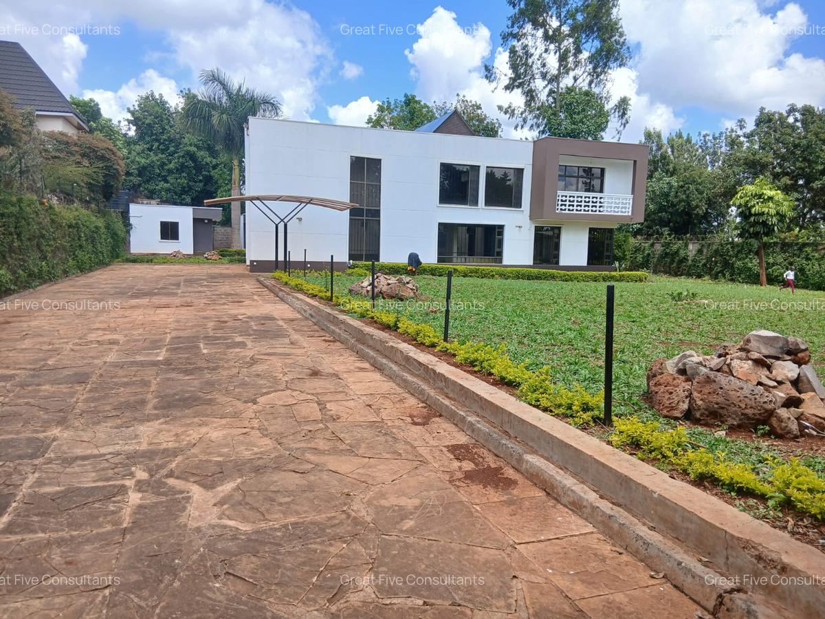 5 Bed House with En Suite in Runda - 1