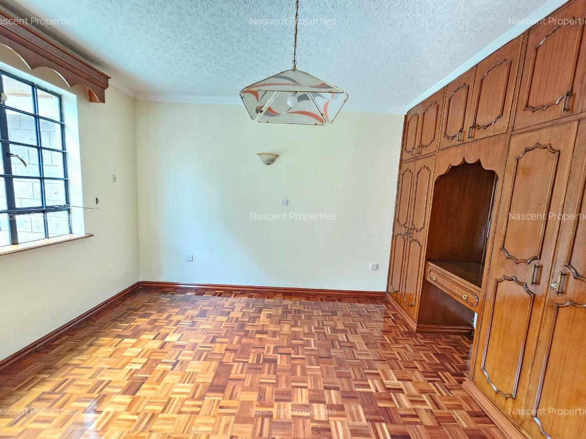 4 Bed House with En Suite at Evergreen - 15