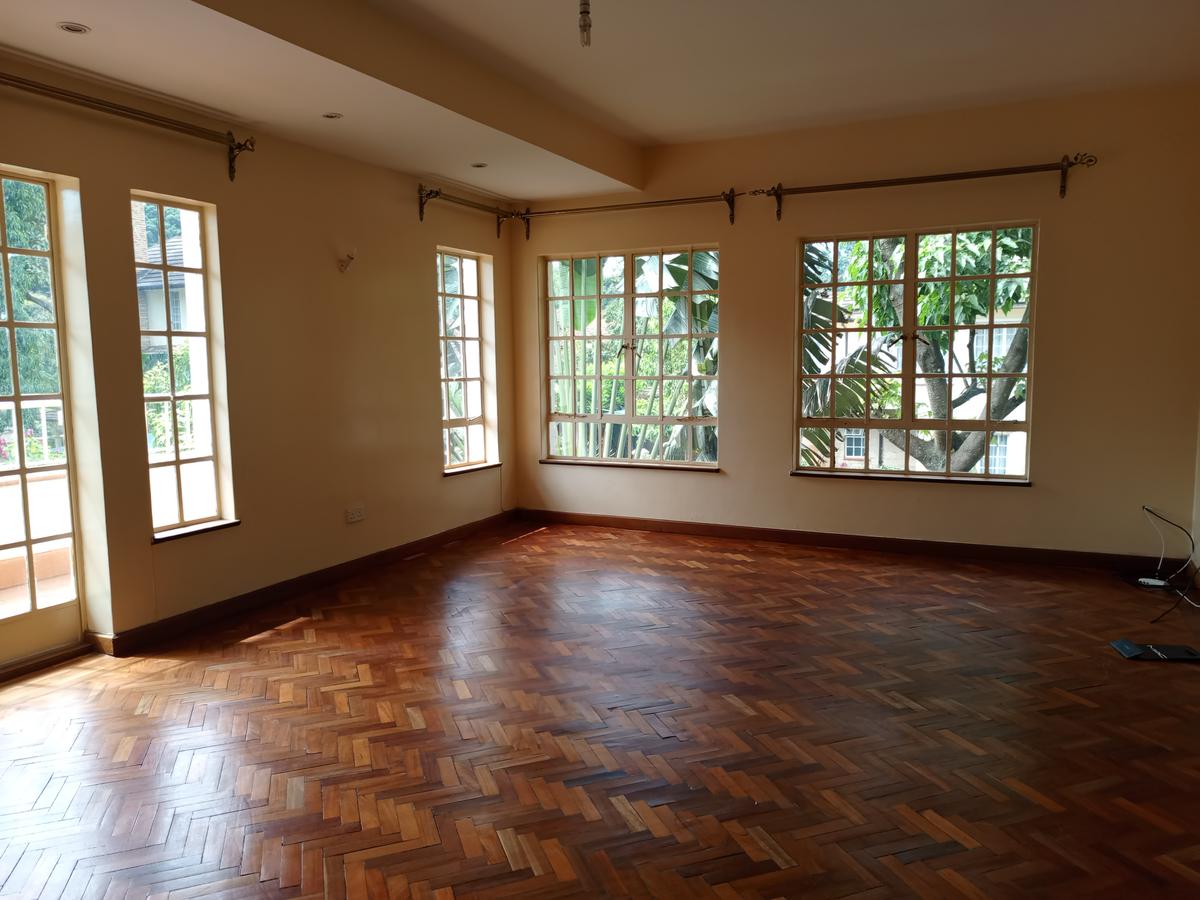 5 Bed Villa with En Suite in Lavington - 10