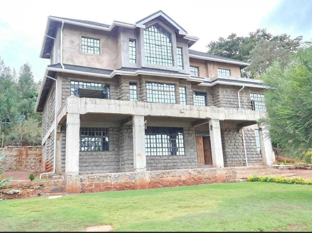 7 Bed House with En Suite at Kerarapon Drive - 1