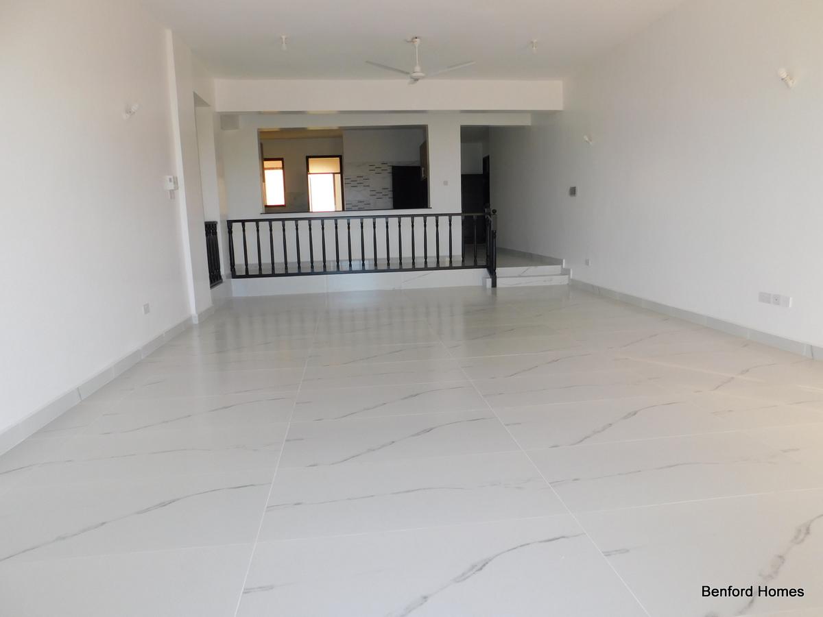 4 Bed Apartment with En Suite in Nyali Area - 2