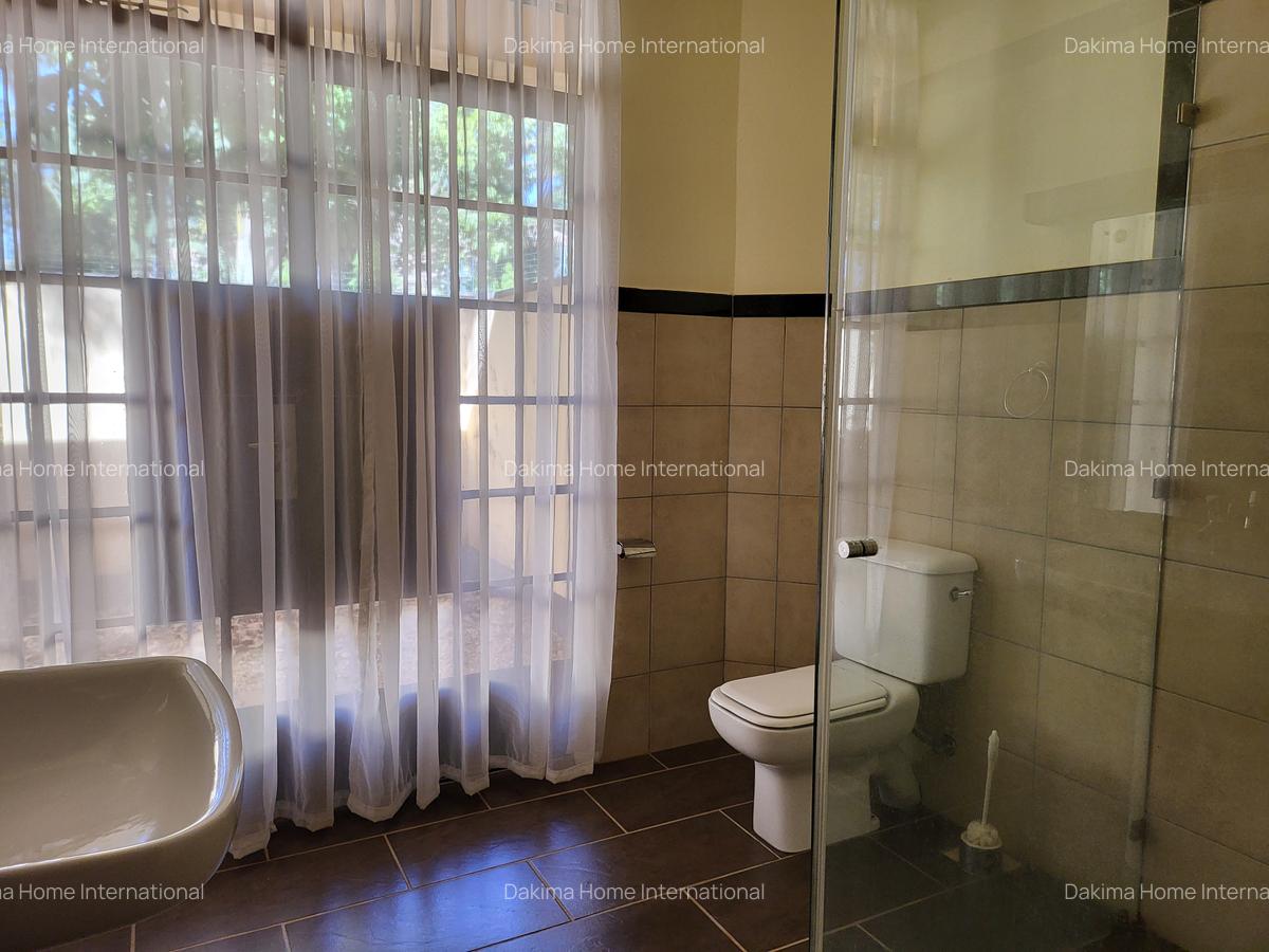 4 Bed House with En Suite in Runda - 14