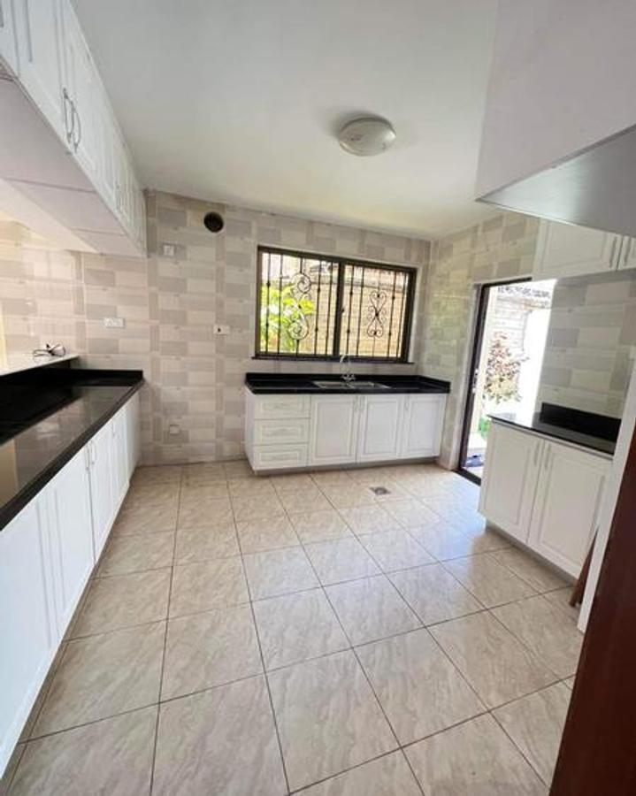 5 Bed Townhouse with En Suite at Chalbi Drive - 17