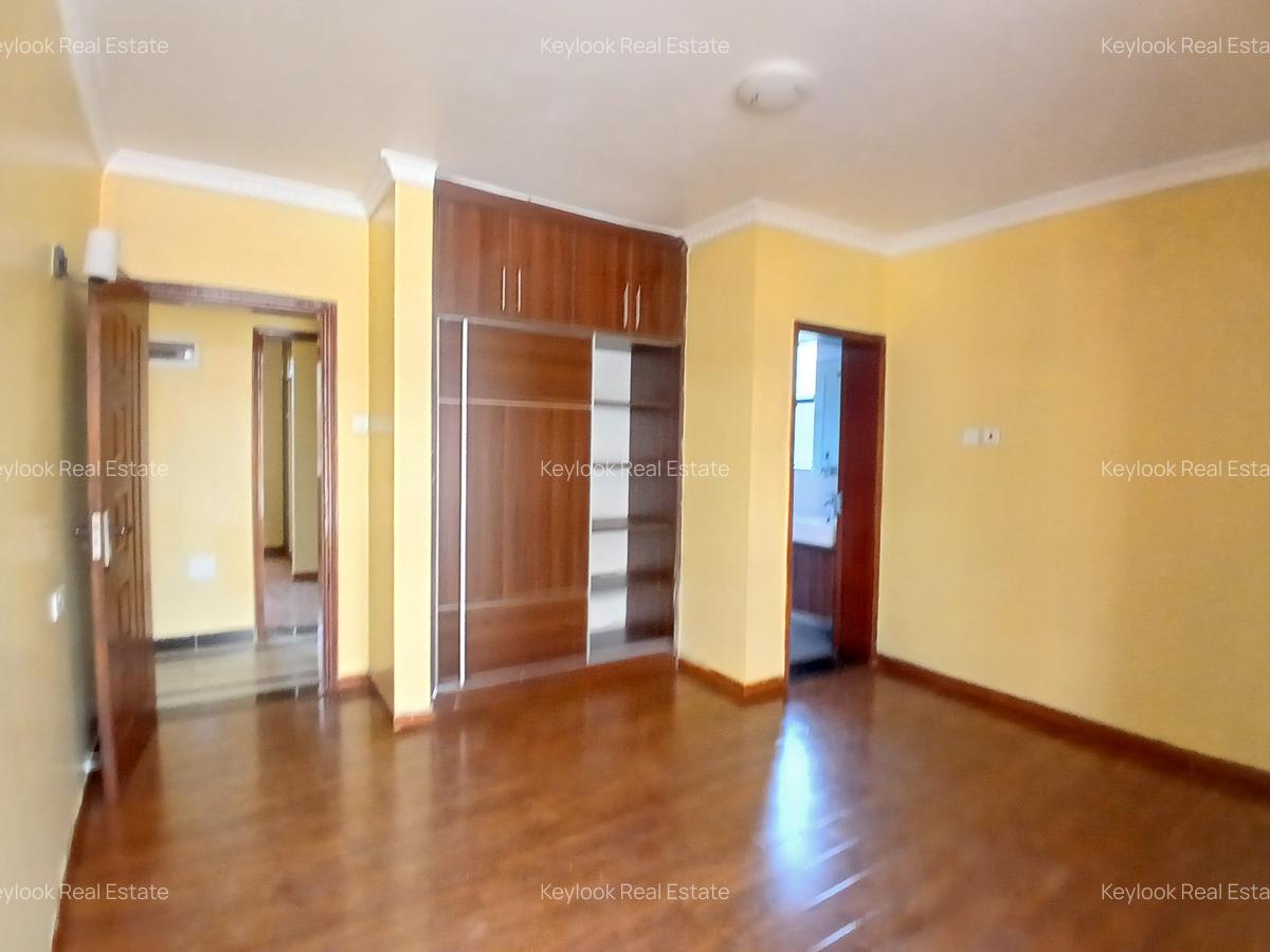 5 Bed Townhouse with En Suite at Lavington - 13