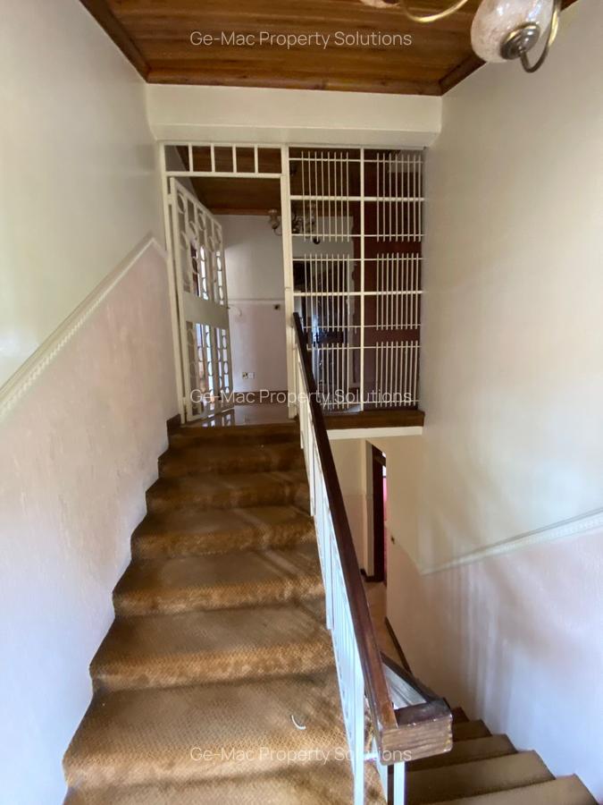 5 Bed House with En Suite in Runda - 15