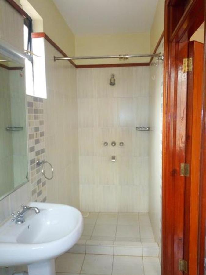 5 Bed House with En Suite at Othaya Road - 5