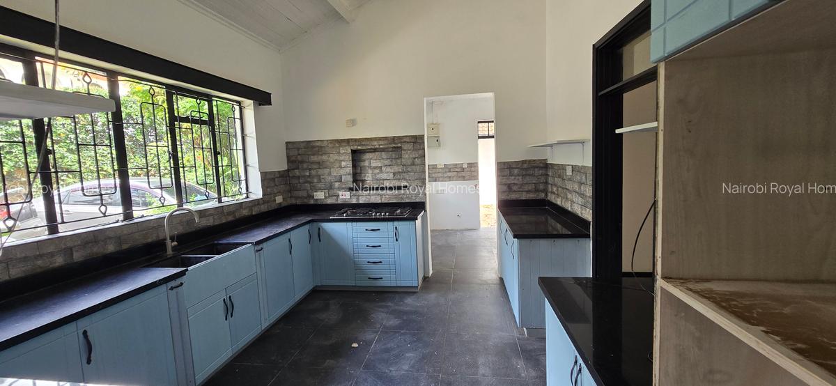 4 Bed Townhouse with En Suite at Lavington Road - 8