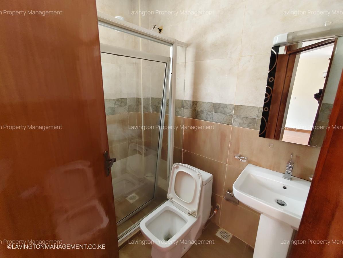 5 Bed Townhouse with En Suite at Lavington - 10