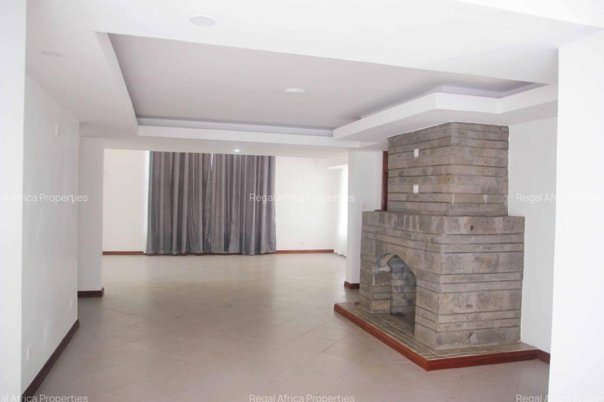 5 Bed House with En Suite at Garden Estate - 3