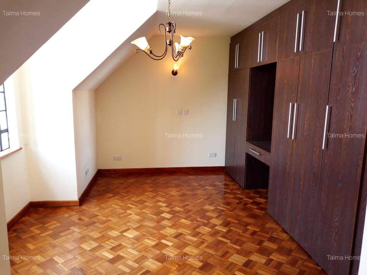 4 Bed Townhouse with En Suite at Off Convent Drive - 20