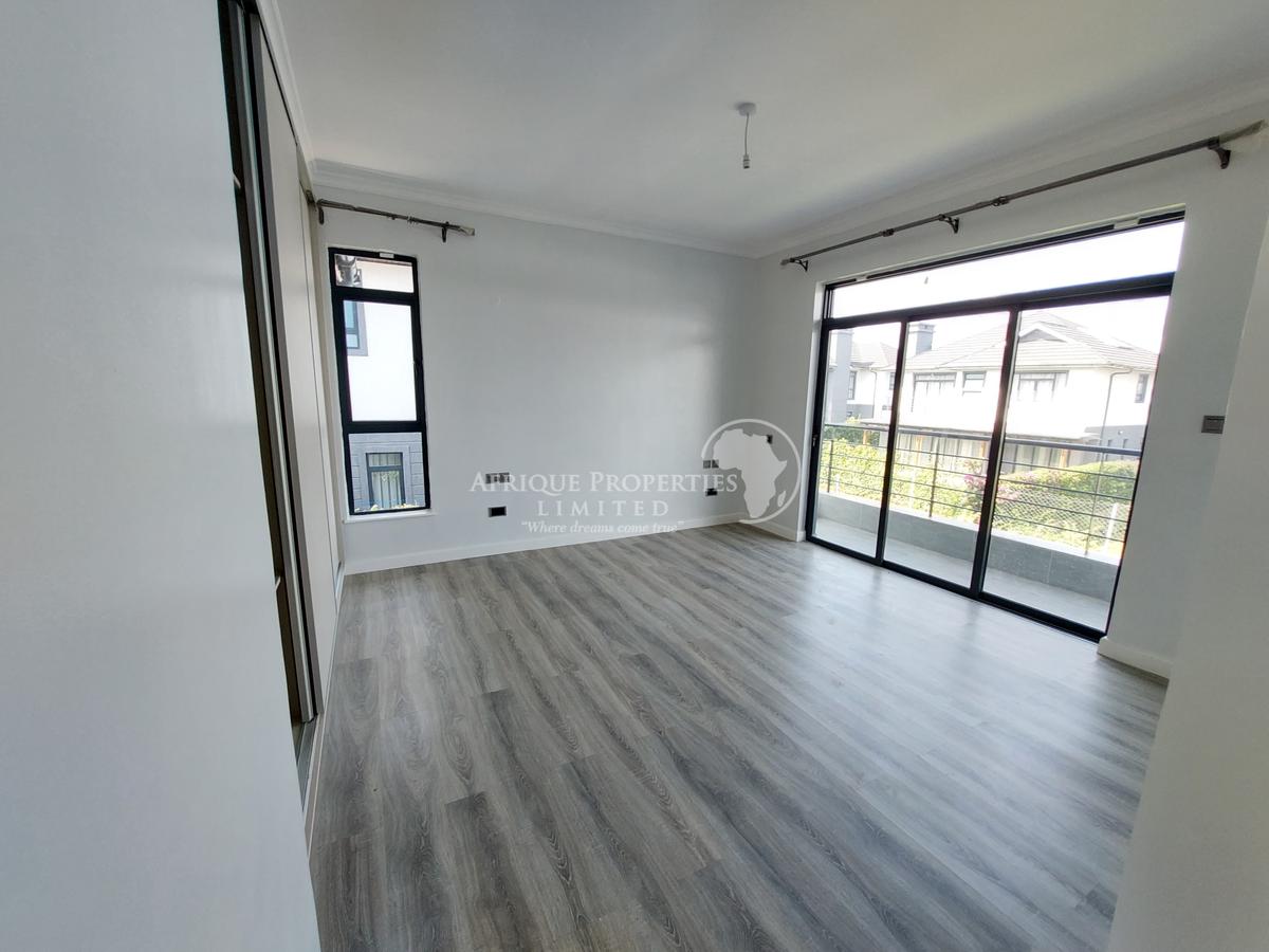 4 Bed House with En Suite in Runda - 16