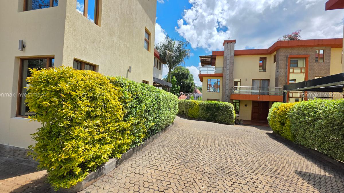 5 Bed Townhouse with En Suite at Lavington Green - 4