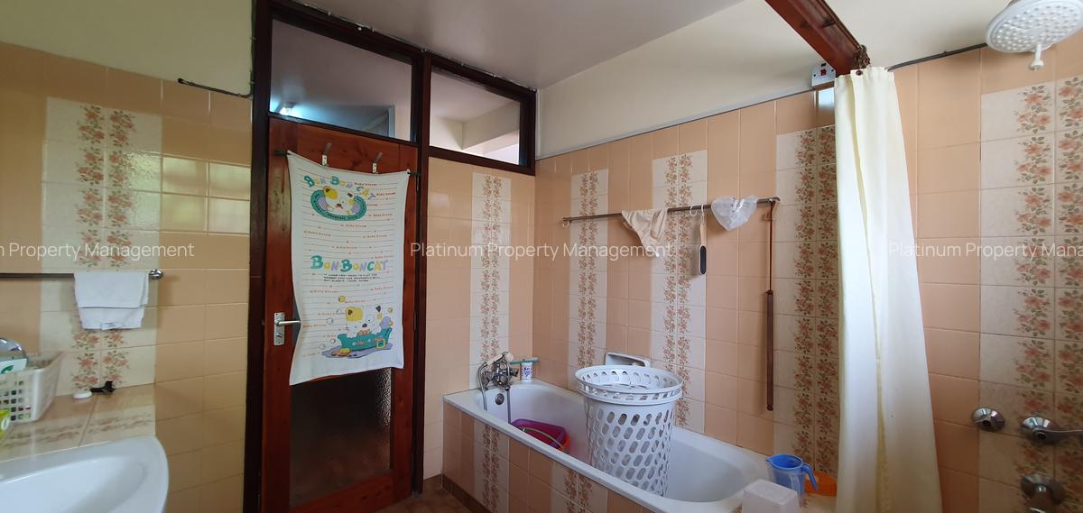 4 Bed House with En Suite at Church Rd - 13