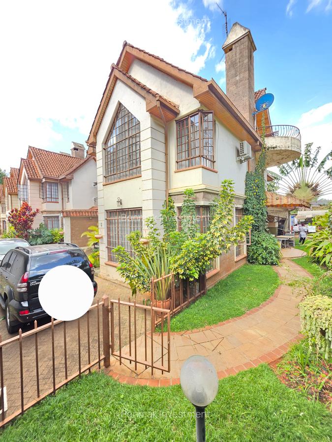 5 Bed Townhouse with En Suite at Lavington Green - 1