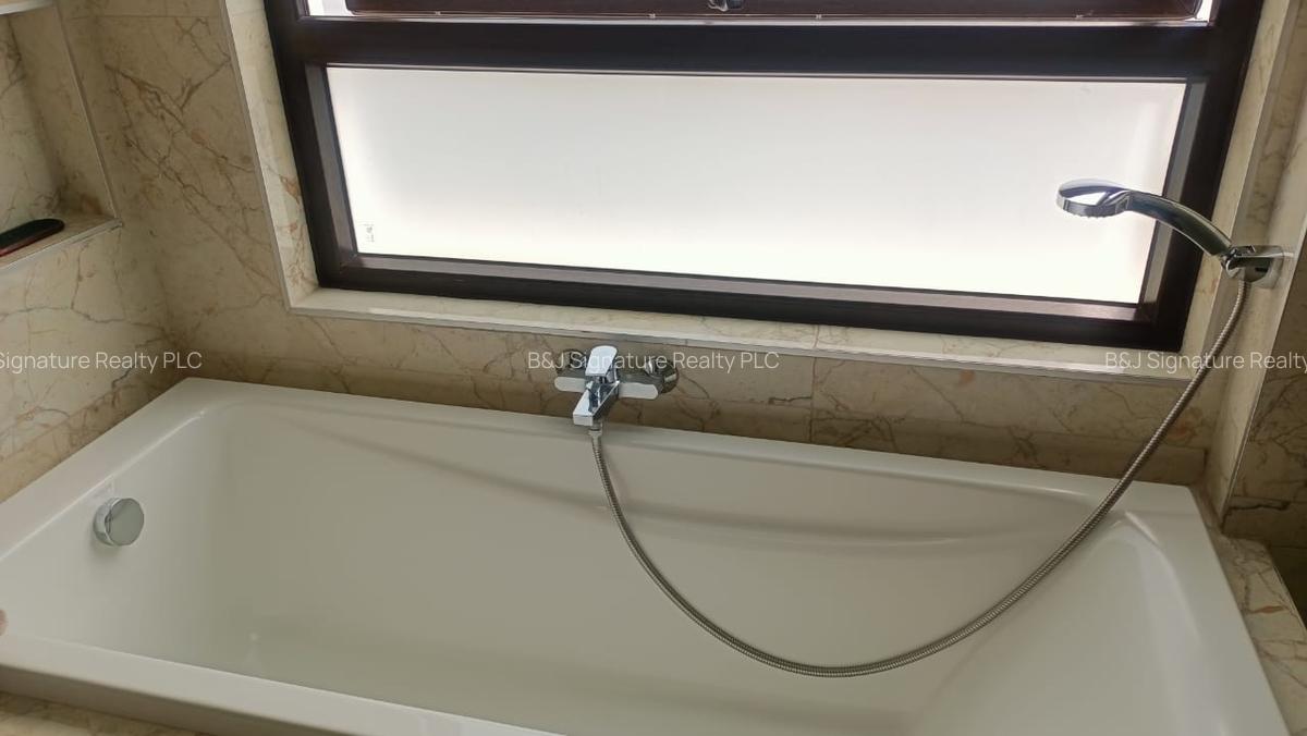 4 Bed Villa with En Suite in Westlands Area - 8